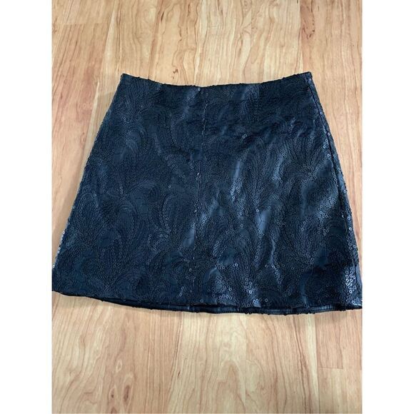 Black faux leather mini with sequence size 24 - Picture 1 of 6